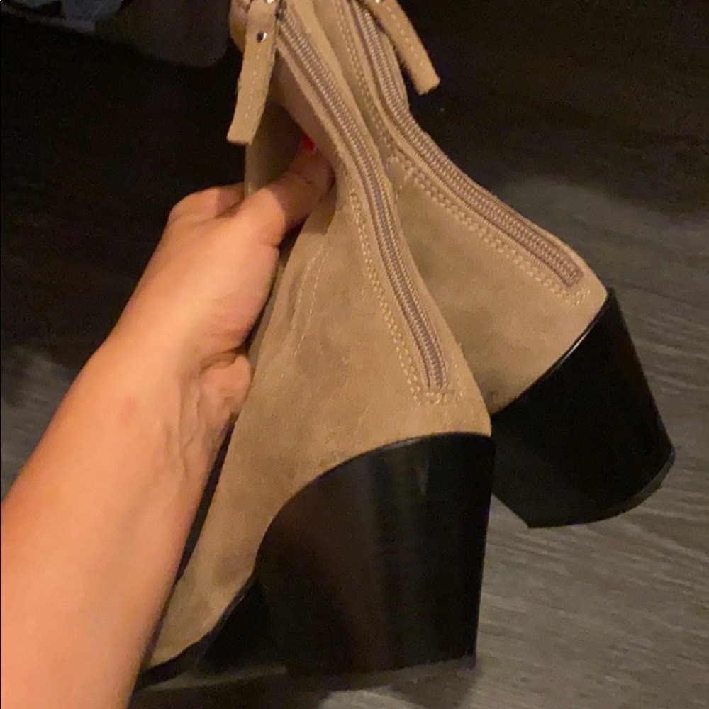 Boots - Picture 3 of 5
